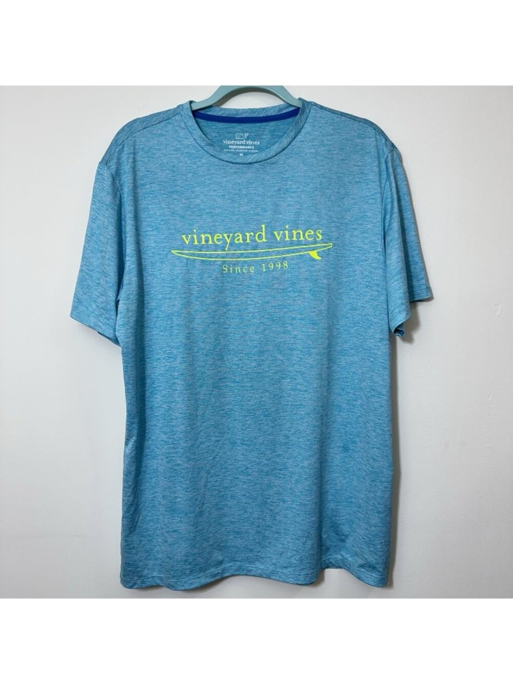 Vineyard Vines Men’s Performance Shirt Size M Surfboard Logo Harbor